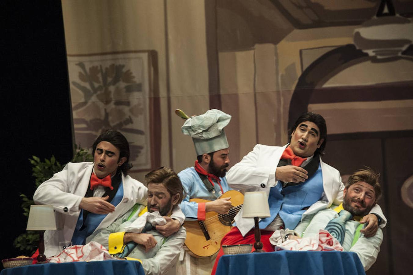 'Otro quinto, por favor' Tienen la presentación más potente del concurso y lograron una ovación del público nada más arrancar