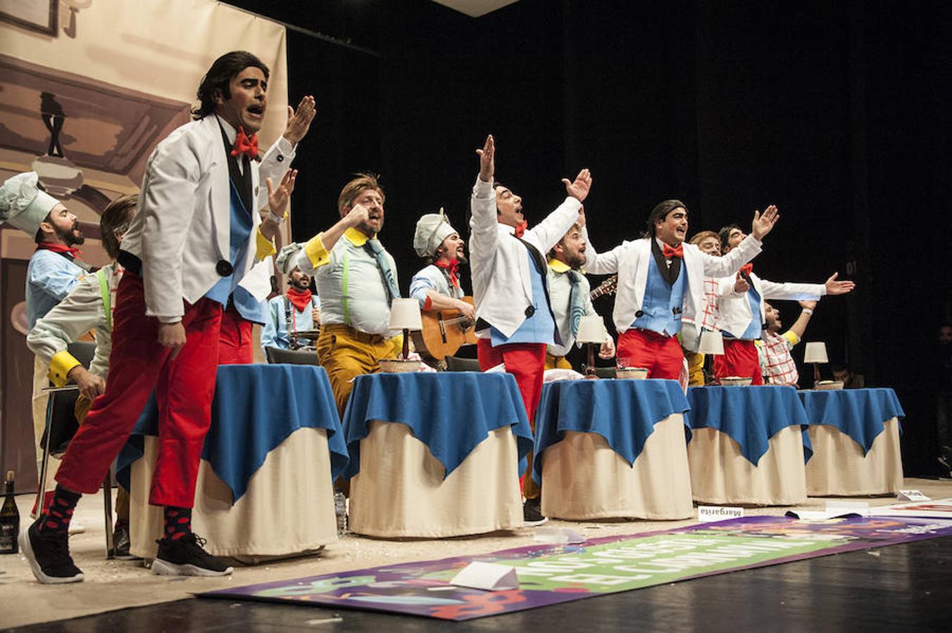 'Otro quinto, por favor' Tienen la presentación más potente del concurso y lograron una ovación del público nada más arrancar