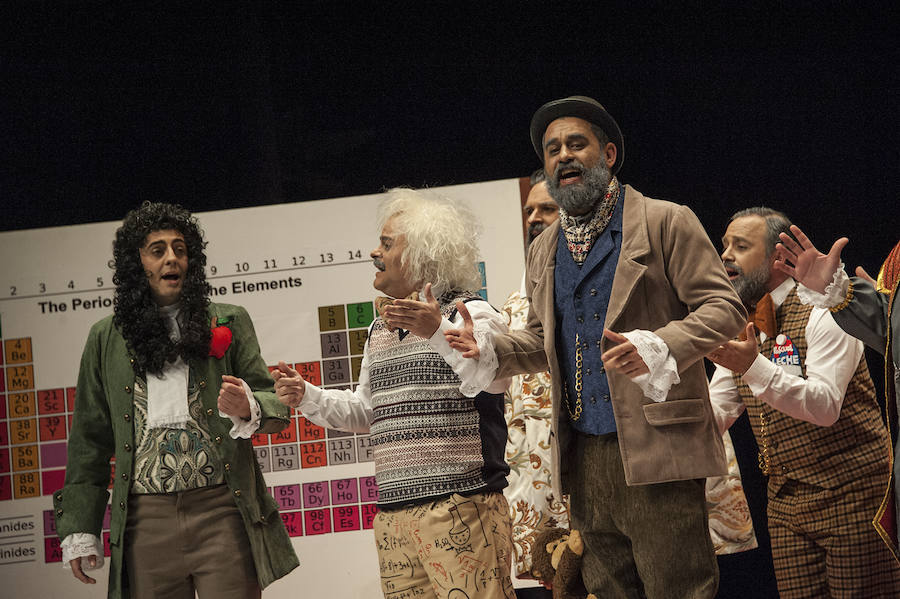 Los Water Closet abrieron la segunda semifinal y pusieron al teatro en pie