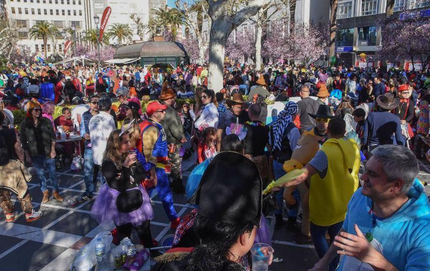 Con un día con mucho calor, la primera edición del sambódromo fue un éxito, San Francisco se llenó de nuevo de disfraces populares, hubo desfile de artefactos y murgas callejeras