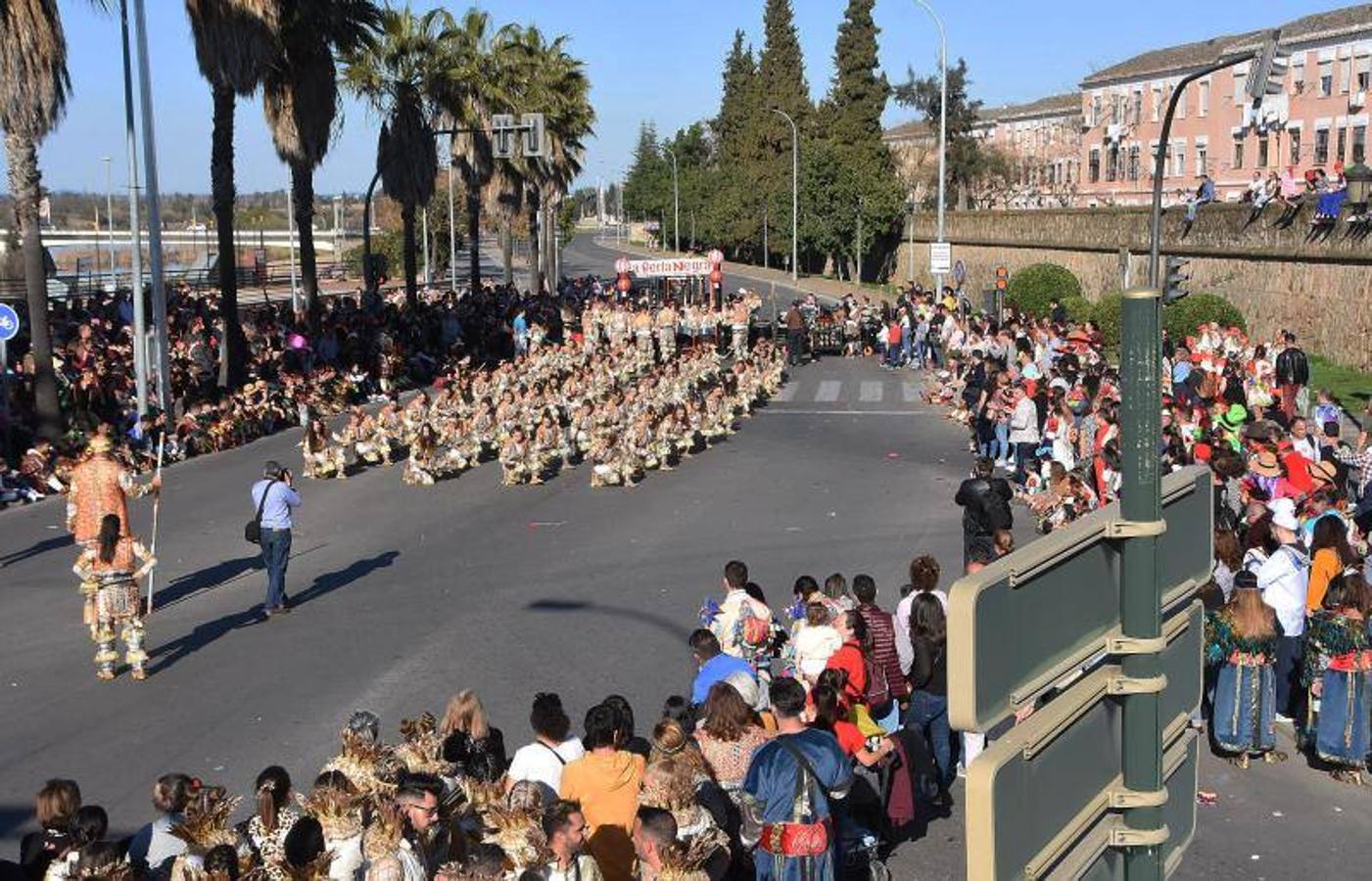Con un día con mucho calor, la primera edición del sambódromo fue un éxito, San Francisco se llenó de nuevo de disfraces populares, hubo desfile de artefactos y murgas callejeras