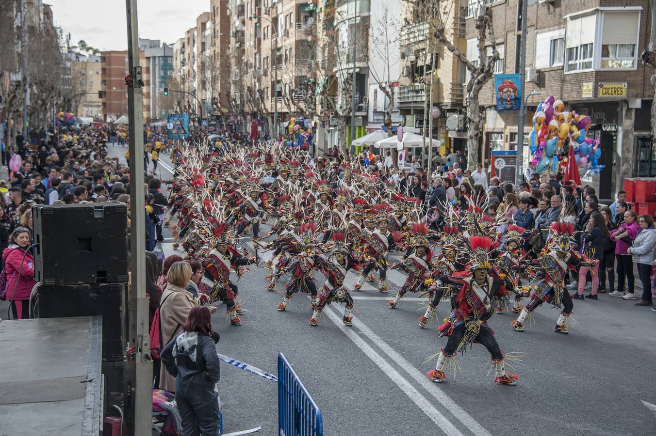 En el barrio de San Roque han desfilado comparsas infantiles y se han celebrado concursos de disfraces como activuidad del Carnaval de Badajoz 2019