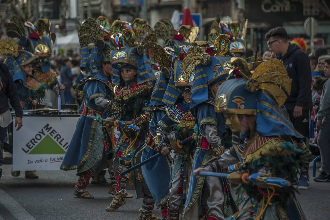 En el barrio de San Roque han desfilado comparsas infantiles y se han celebrado concursos de disfraces como activuidad del Carnaval de Badajoz 2019