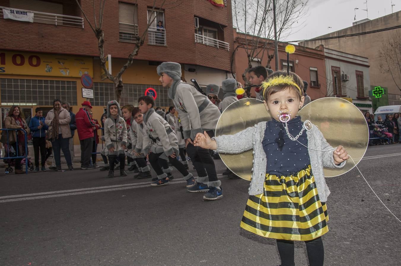 En el barrio de San Roque han desfilado comparsas infantiles y se han celebrado concursos de disfraces como activuidad del Carnaval de Badajoz 2019