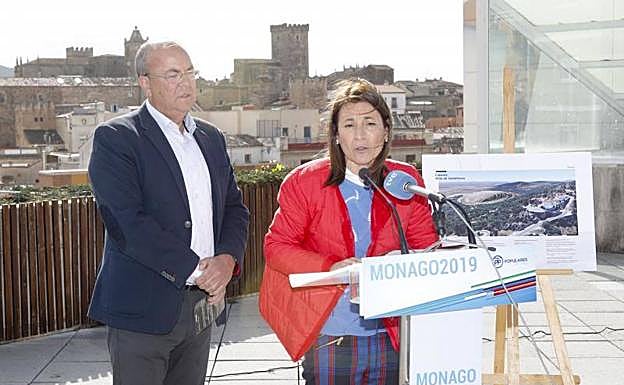 José Antonio Monago y Elena Nevado, esta mañana. 