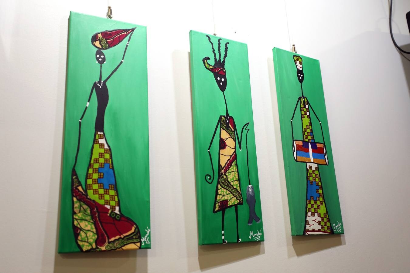 El Café Alaudae de Mérida se ha llenado de las figuras y los colores africanos con 'Susurros de África', una exposición con obras del artista de origen senegalés Mamadou Wade. Se podrá visitar durante todo el mes de marzo. Su pintura propone un viaje cultural para conocer el estilo del arte africano, con obras llenas de color y figuras inconfundibles.