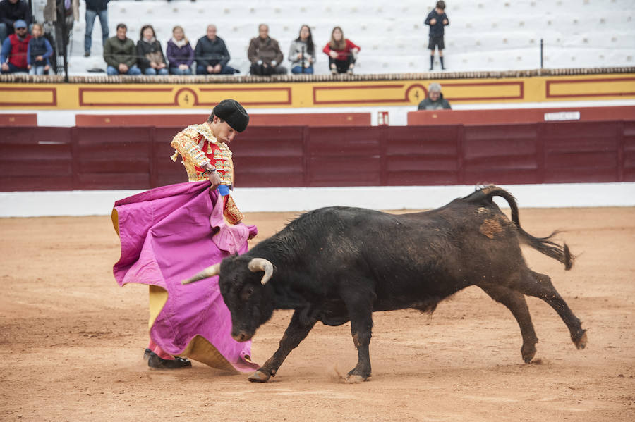 Fotos: Clase práctica para los alumnos de la escuela pacense como aperitivo de Olivenza