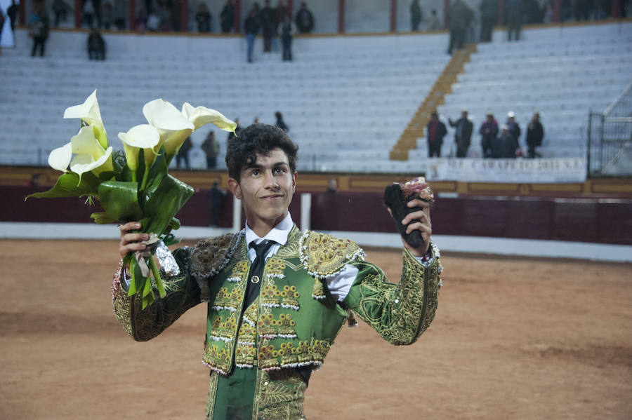 Fotos: Clase práctica para los alumnos de la escuela pacense como aperitivo de Olivenza