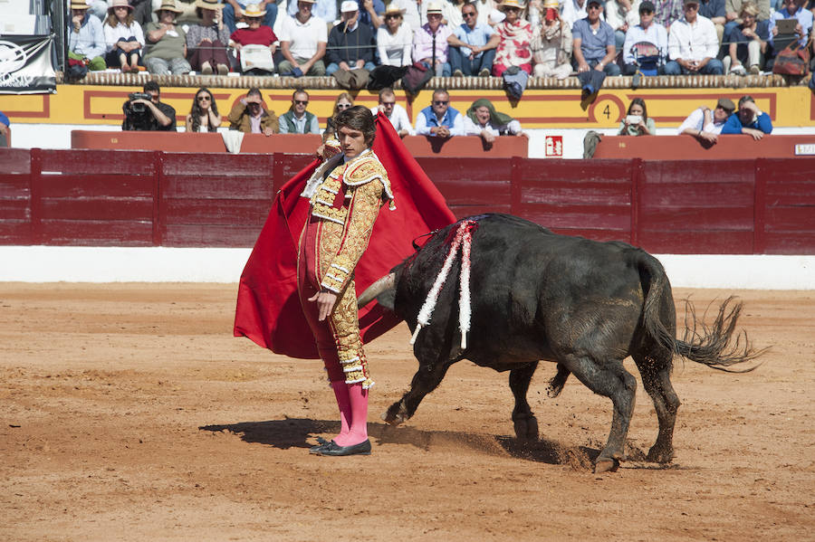 Abrió plaza Antonio Ferrera con 'Zambullido' un Zalduendo de 545, muy bien presentado 