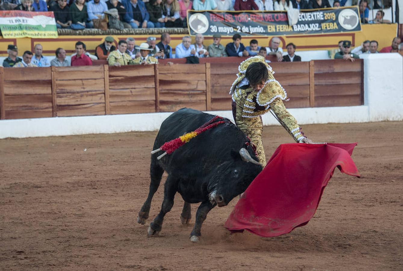 Morante, sin suerte con el lote de Daniel Ruiz que le correspondió, dejó una serie de verónicas y una media que pagaron la entrada de los morantistas