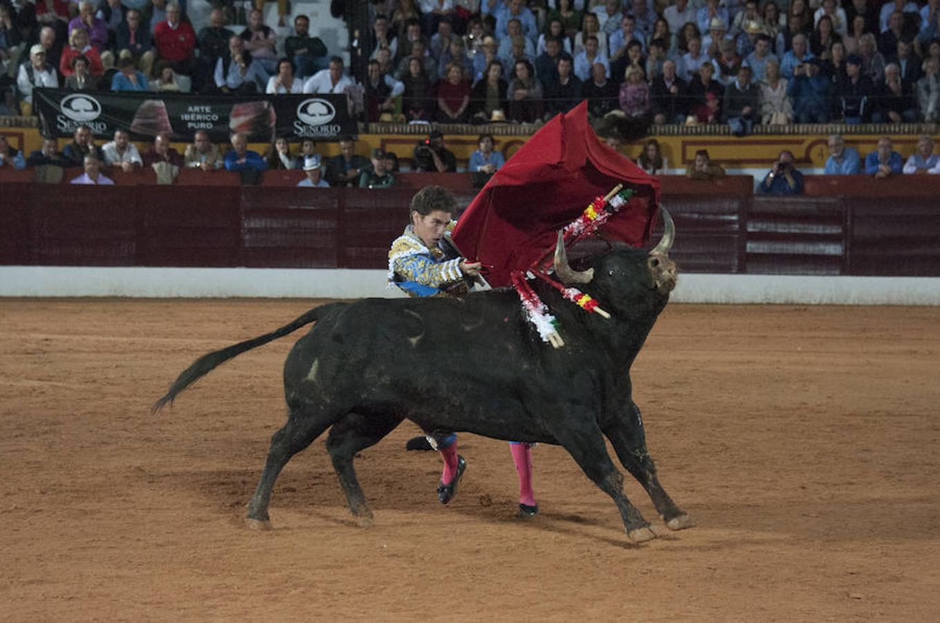 Morante, sin suerte con el lote de Daniel Ruiz que le correspondió, dejó una serie de verónicas y una media que pagaron la entrada de los morantistas