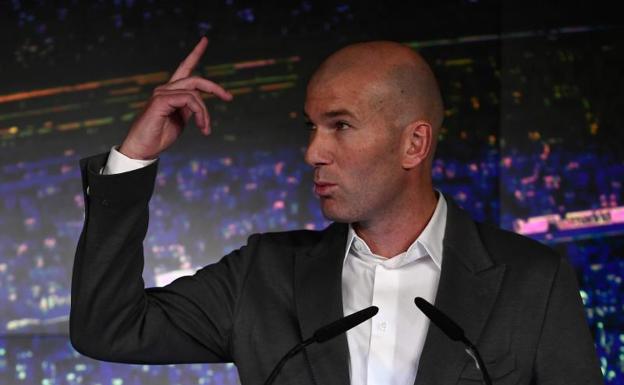 Zinedine Zidane, durante su presentación en el Bernabéu. 