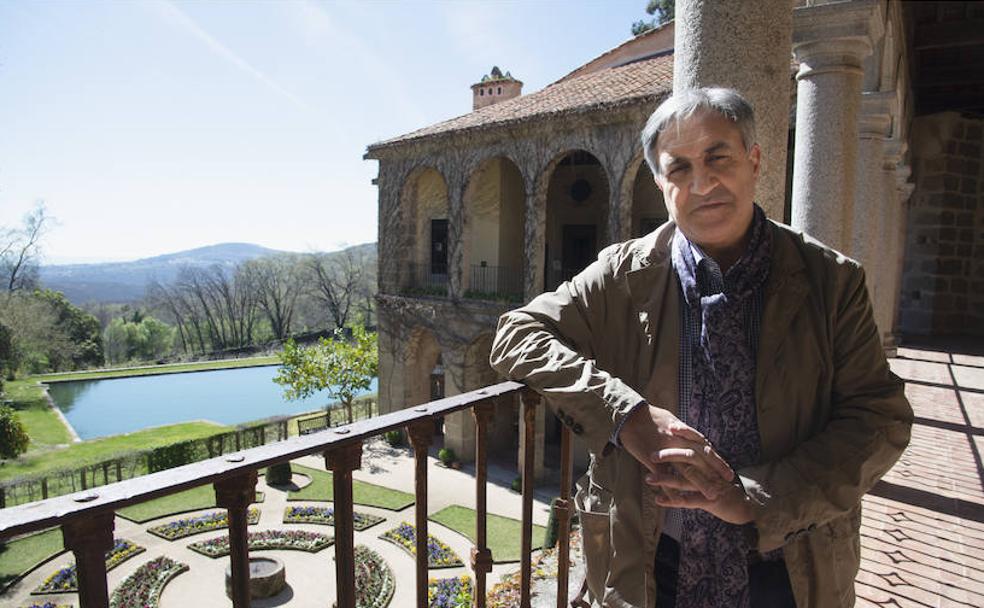 El autor, ayer en el Real Monasterio de San Jerónimo de Yuste.