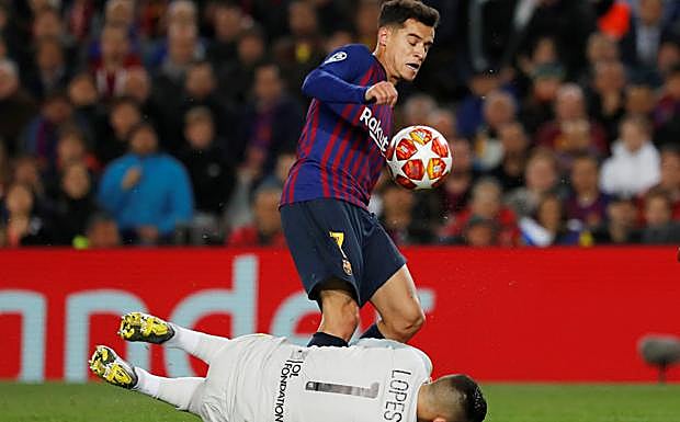 Coutinho chocó con Lopes en una acción previa al 2-0 anotado por el brasiileño 