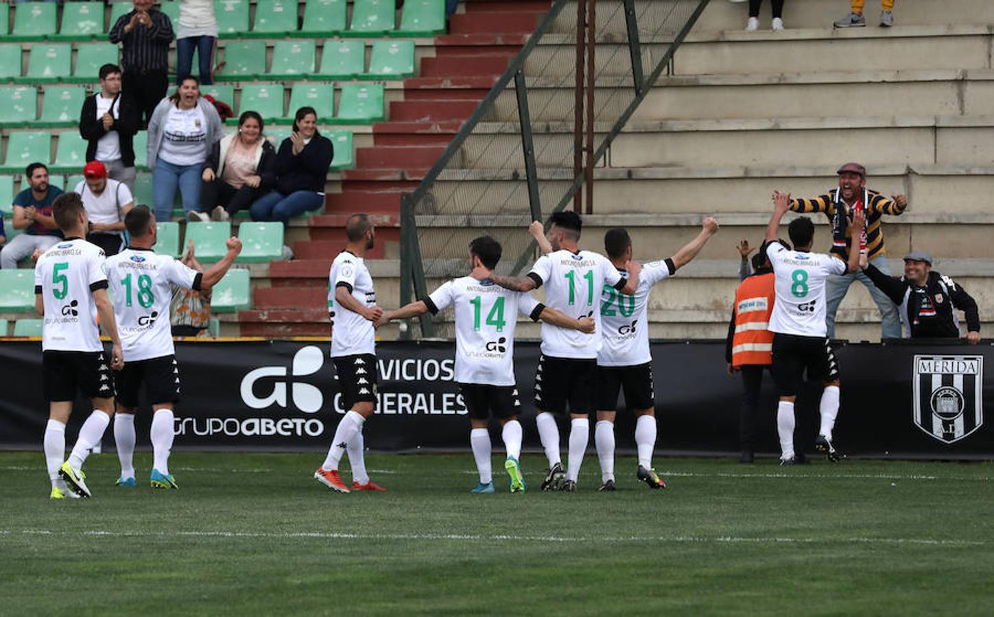 Siguiente parada en el Romano. Tras la visita del Moralo, llegaba el Plasencia. Luego vendrán Cacereño y Coria. Y si ante el Moralo el Mérida manejó el partido pero no encontró el gol, ante el Plasencia el partido fue distinto. Cuando más controló la pelota, menos acierto tuvo en el área. Cuando, en la segunda mitad, el choque se abrió y el Plasencia asomó la cabeza, los atacantes del Mérida marcaron distancia.