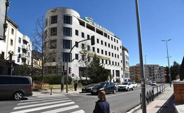 Edificio central de Caja de Extremadura en Plasencia. 