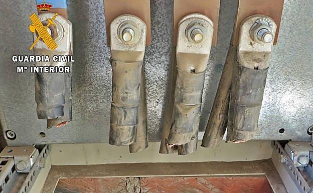 Cables de cobre cortados en la cantera de La Morera