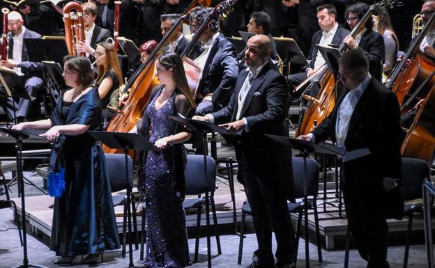 El cuarteto vocal con la Orquesta de Extremadura 