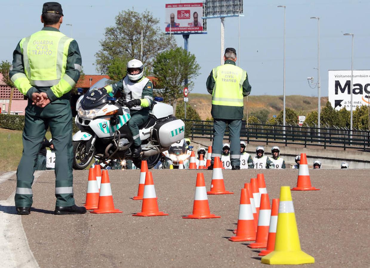 Agentes motoristas de toda España se examinan en la Escuela de Tráfico para escoltar a los ciclistas en la Vuelta