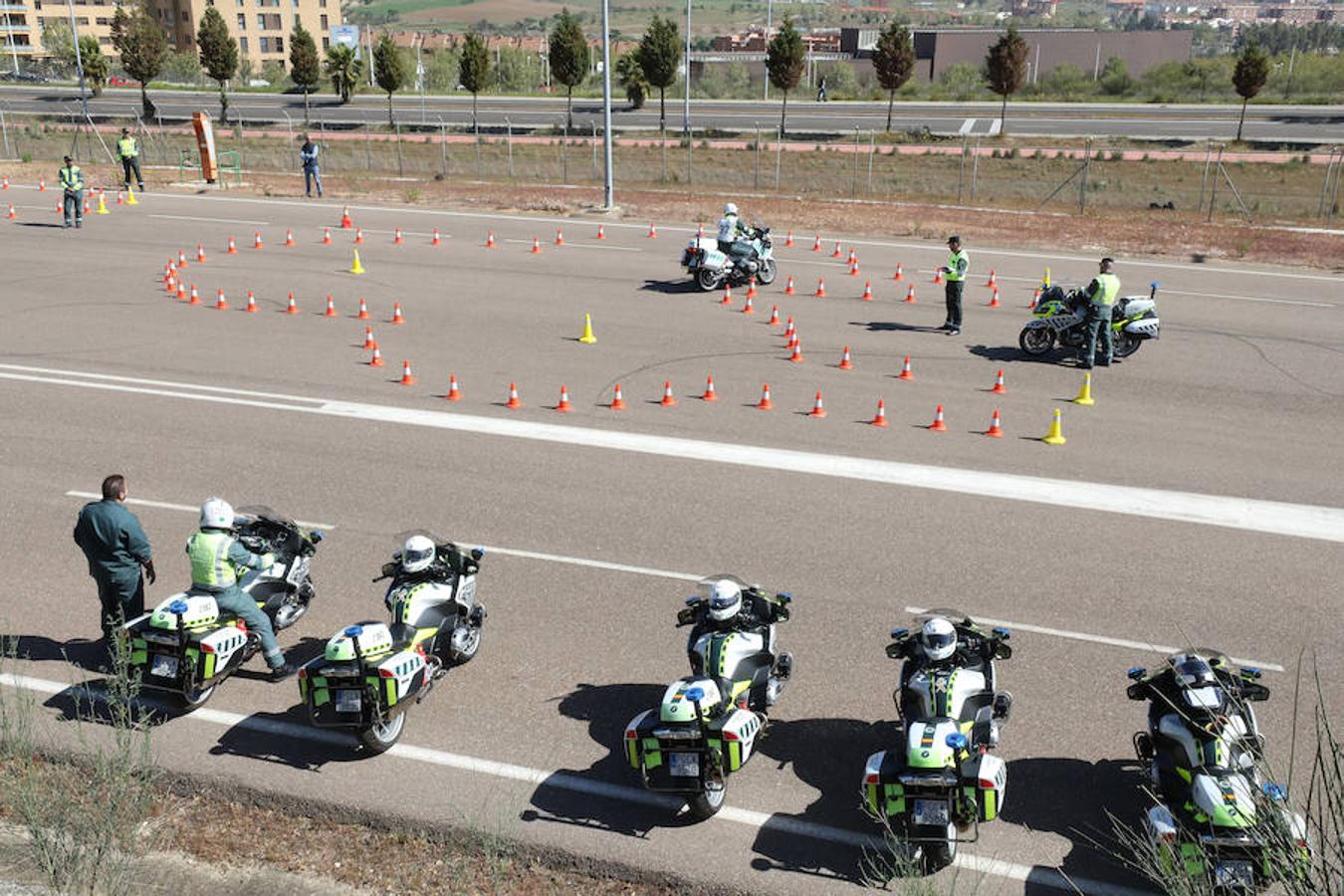 Agentes motoristas de toda España se examinan en la Escuela de Tráfico para escoltar a los ciclistas en la Vuelta
