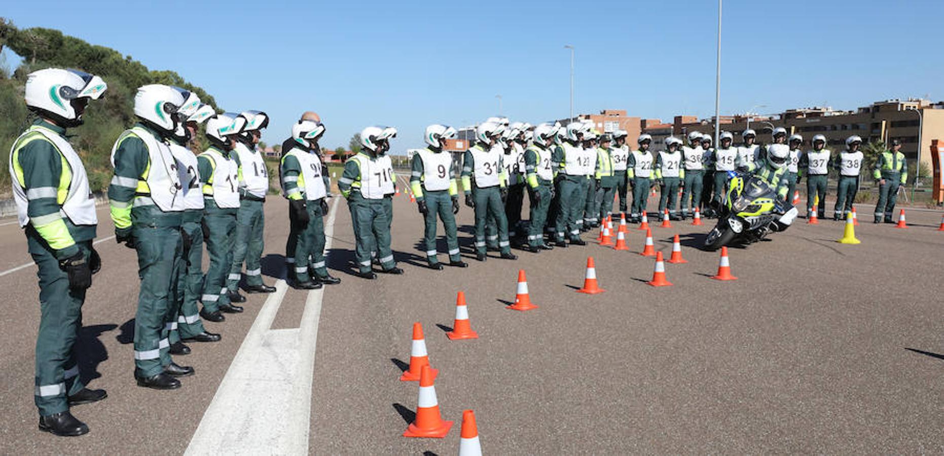 Agentes motoristas de toda España se examinan en la Escuela de Tráfico para escoltar a los ciclistas en la Vuelta