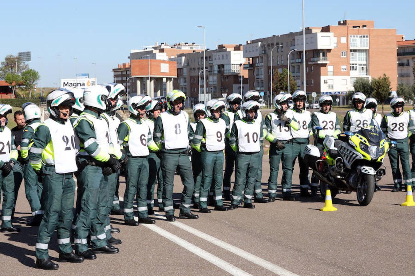 Agentes motoristas de toda España se examinan en la Escuela de Tráfico para escoltar a los ciclistas en la Vuelta