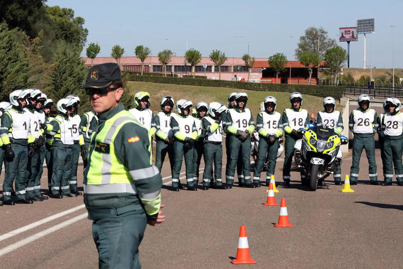 Agentes motoristas de toda España se examinan en la Escuela de Tráfico para escoltar a los ciclistas en la Vuelta