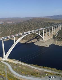 Imagen secundaria 2 - El viaducto del Tajo supera la prueba de carga