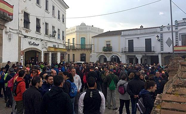 El paseo lleno con las 900 personas antes de salir