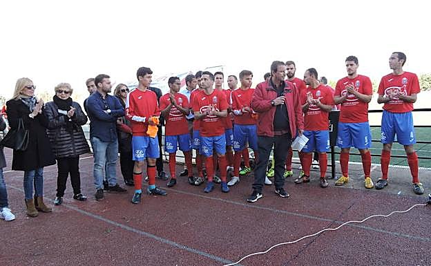 El equipo acompañando a la familia