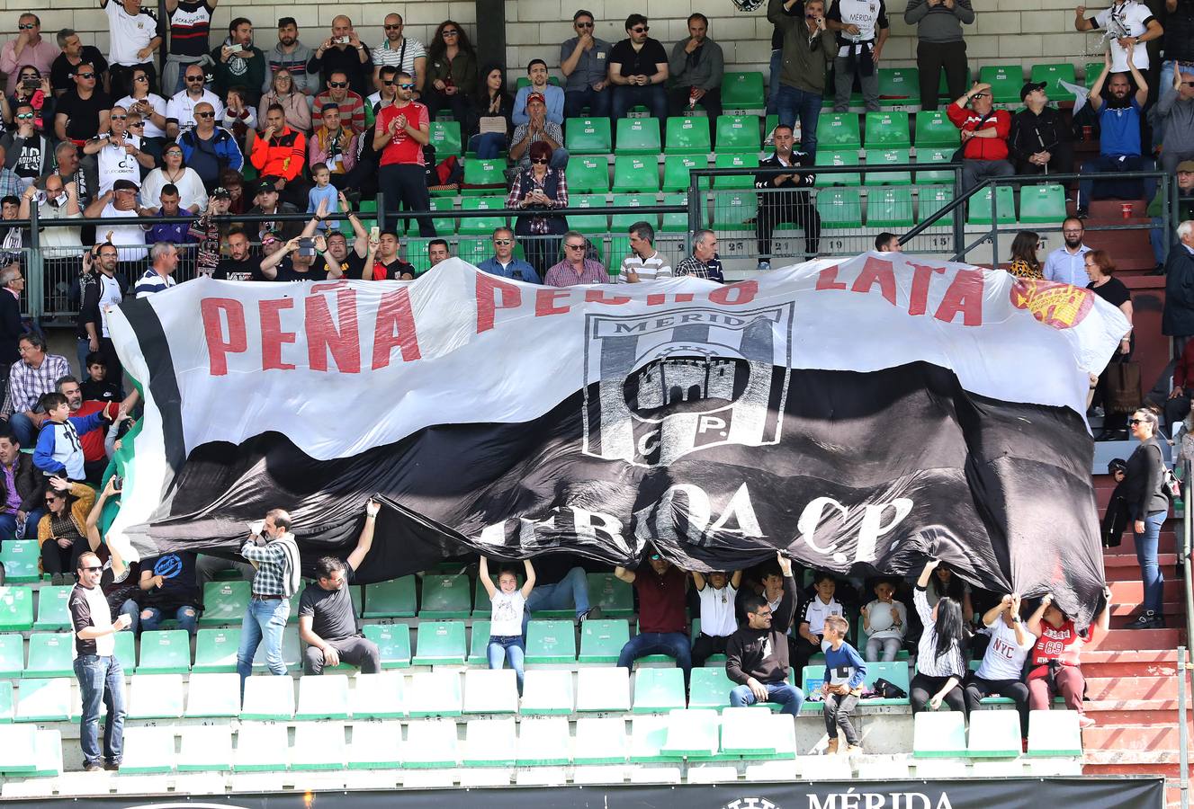 El Mérida vislumbra el campeonato tras vencer en el duelo directo a un Cacereño que llegó sin fuerzas al tramo final del partido.