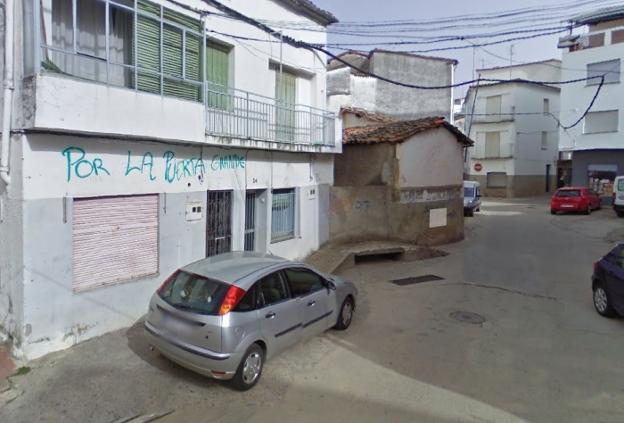 Cuatro veces sancionaron los policías a los menores que estaban en el bajo de la izquierda. :: google E.