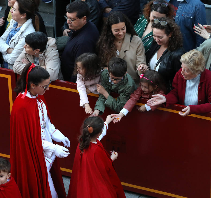 Fotos: Imágenes del Lunes Santo en Mérida: Jesús de Medinaceli, Santísimo Cristo de las Injurias y Nuestra Señora del Rosario