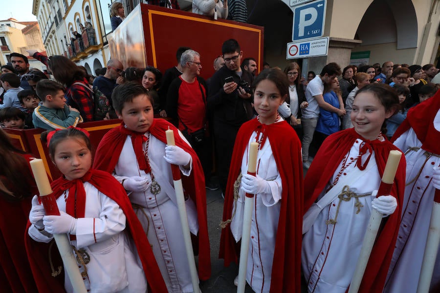 Fotos: Imágenes del Lunes Santo en Mérida: Jesús de Medinaceli, Santísimo Cristo de las Injurias y Nuestra Señora del Rosario