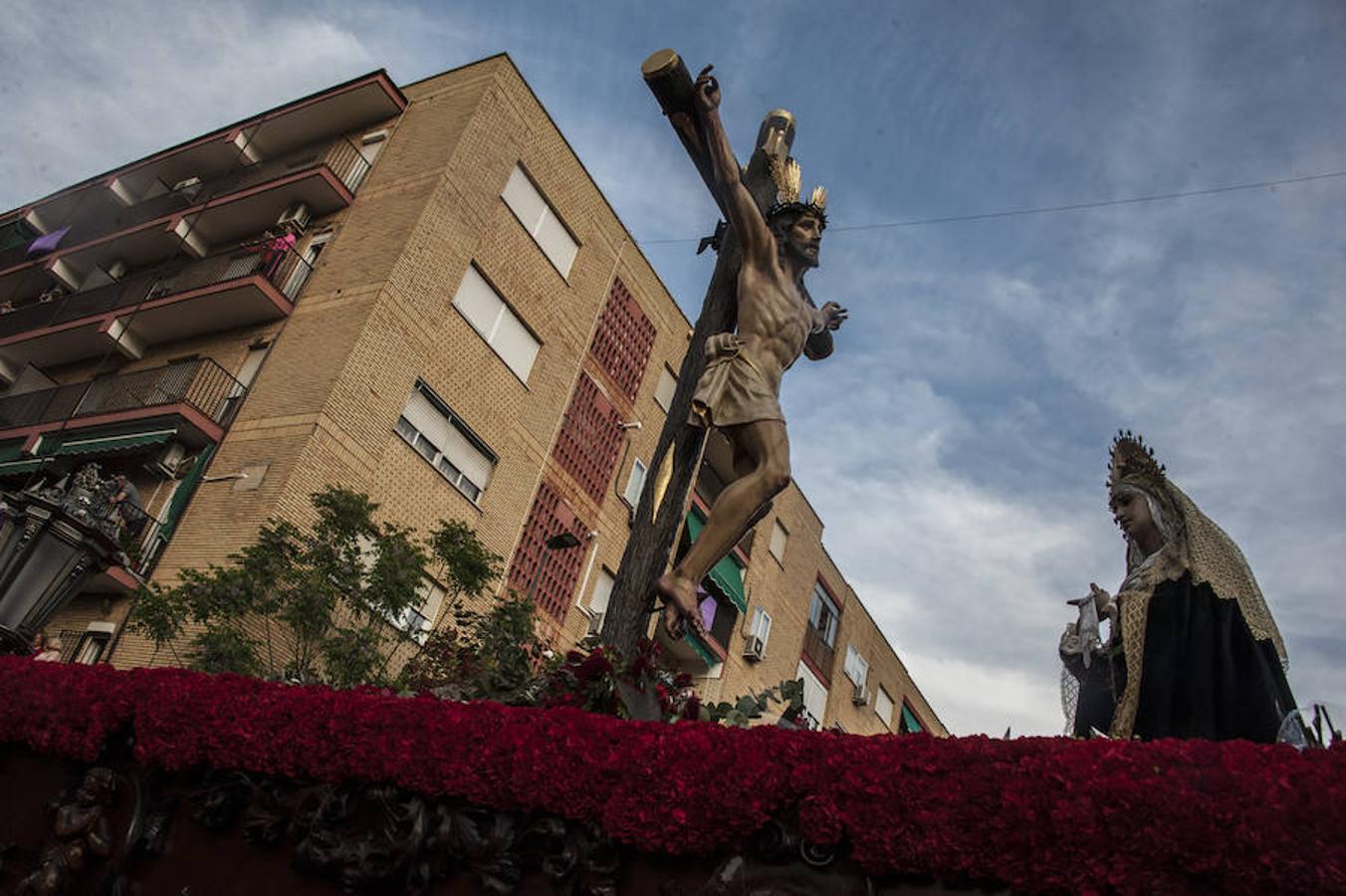 Fotos: Miles de pacenses se echan a la calle para seguir los pasos de la Espina