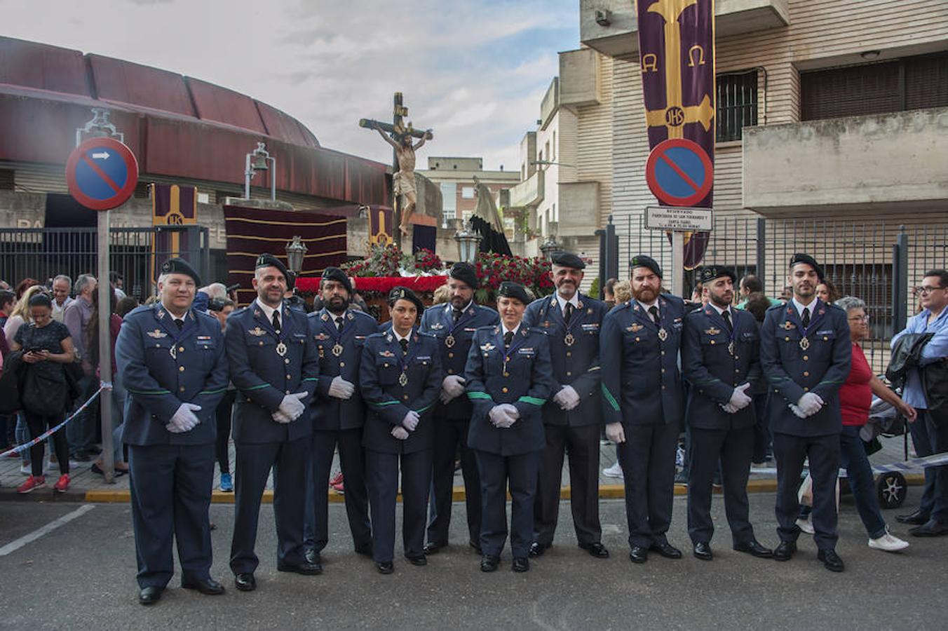 Fotos: Miles de pacenses se echan a la calle para seguir los pasos de la Espina