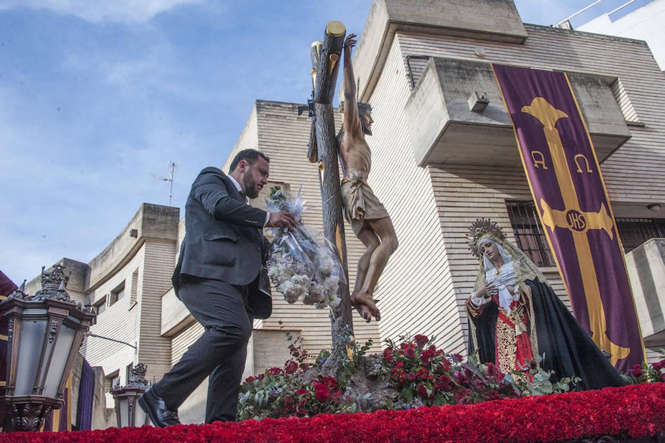 Fotos: Miles de pacenses se echan a la calle para seguir los pasos de la Espina