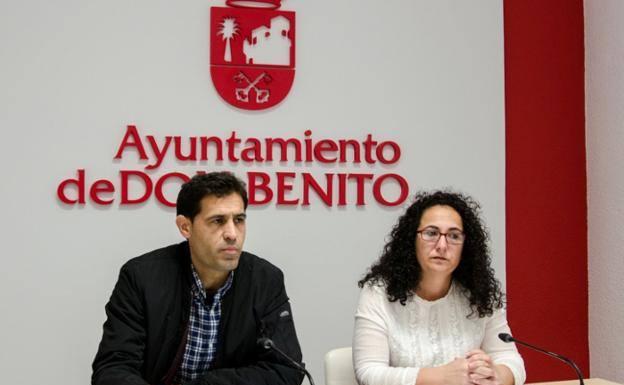 El técnico Paco Buxeda y la edil Yolanda Tomillo.