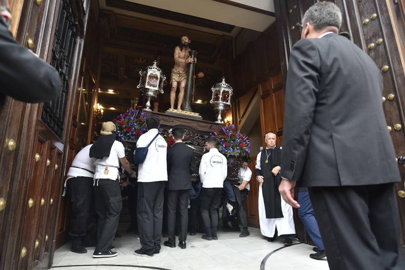Fotos: La procesión del Ecce-Homo y la Soledad en Badajoz se vio alterada por la lluvia