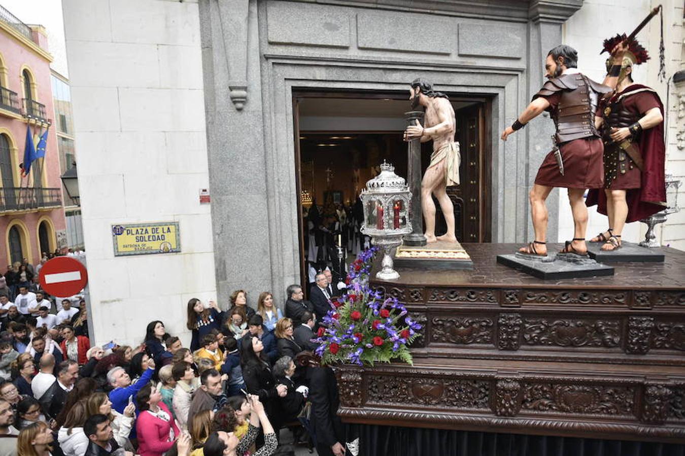 Fotos: La procesión del Ecce-Homo y la Soledad en Badajoz se vio alterada por la lluvia