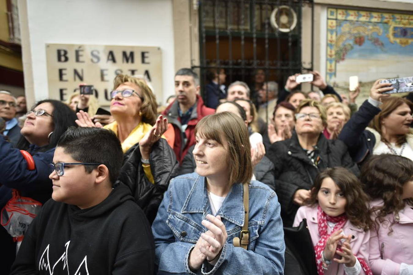 Fotos: La procesión del Ecce-Homo y la Soledad en Badajoz se vio alterada por la lluvia