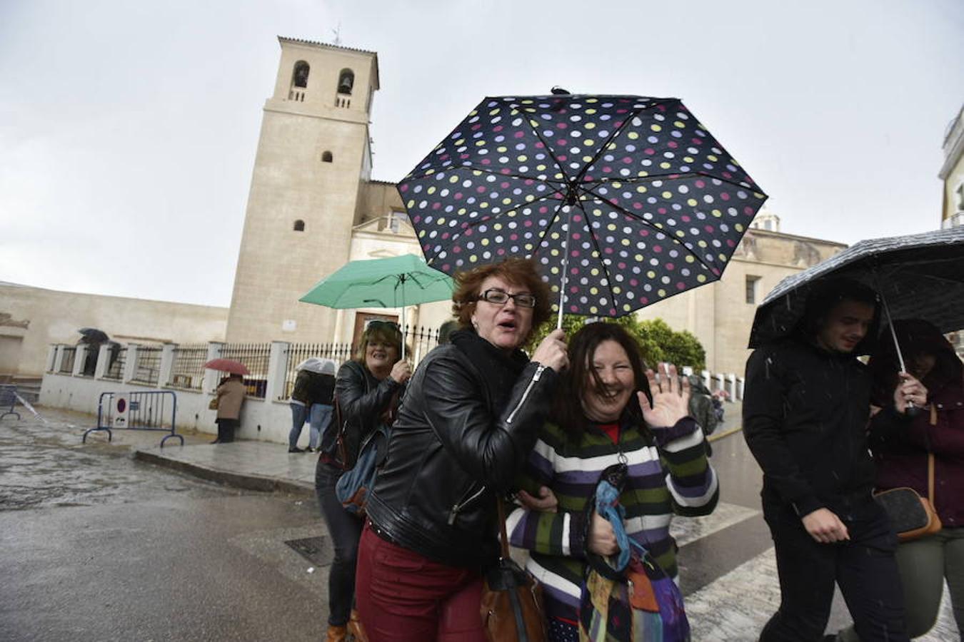 Fotos: Viernes Santo en Badajoz: La lluvia impide la salida del Santo Entierro