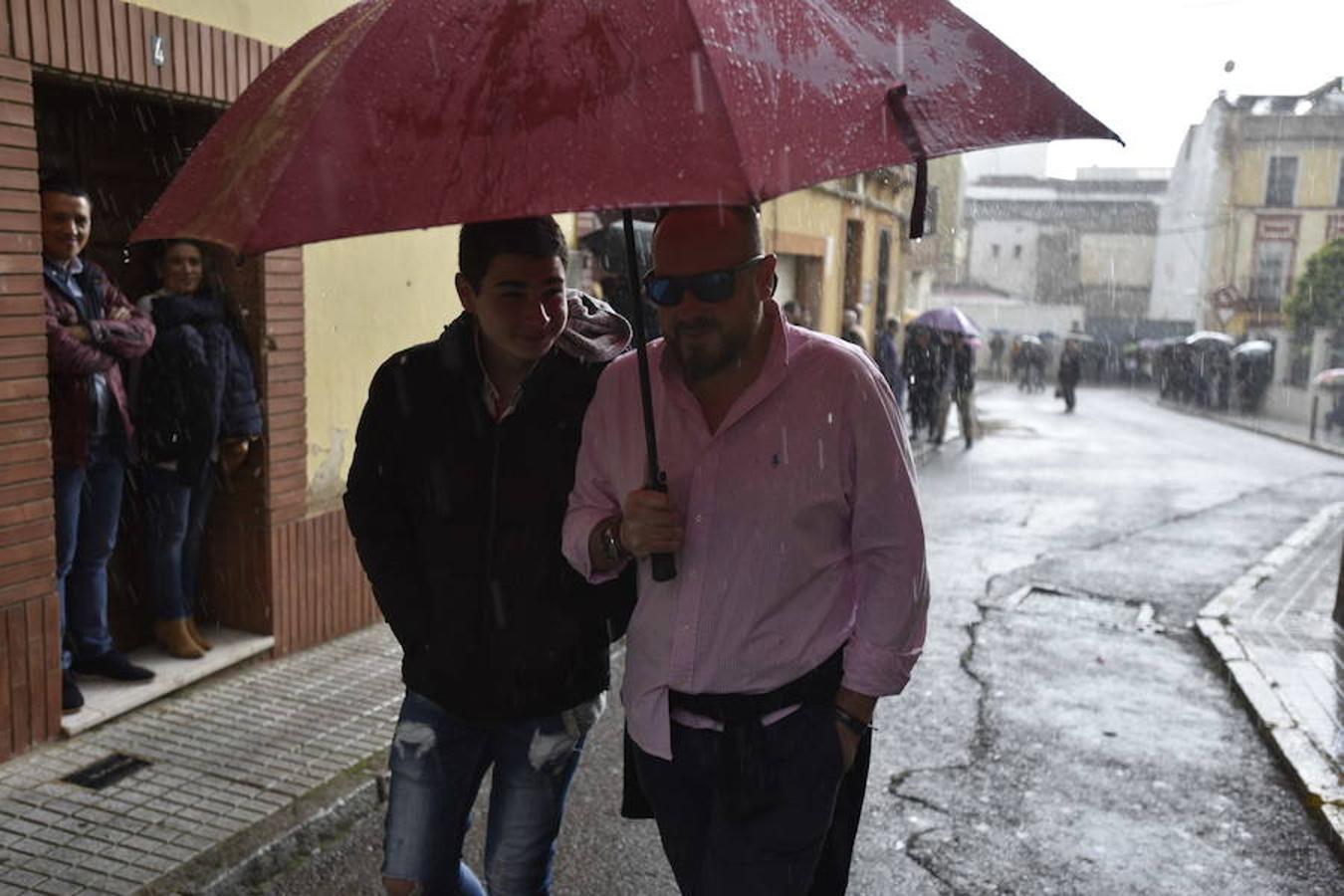 Fotos: Viernes Santo en Badajoz: La lluvia impide la salida del Santo Entierro