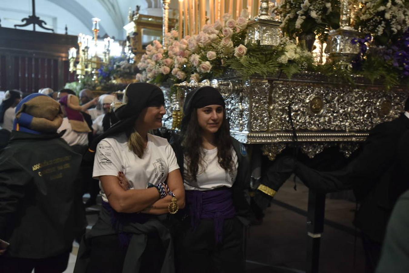 Fotos: Viernes Santo en Badajoz: La lluvia impide la salida del Santo Entierro