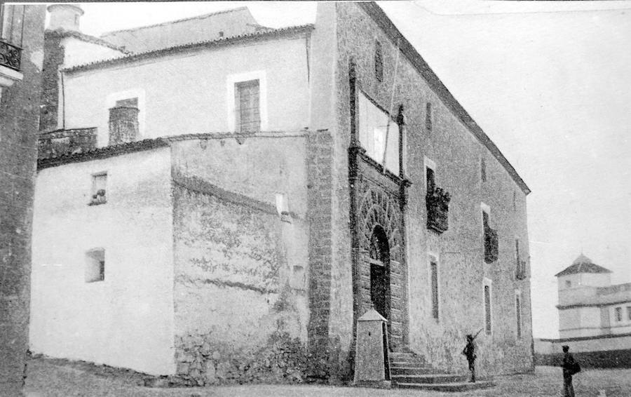 Edificio del antiguo seminario de Galarza, en la calle Parras, en donde estuvo la guarnición de Cáceres de 1919 a 1926.