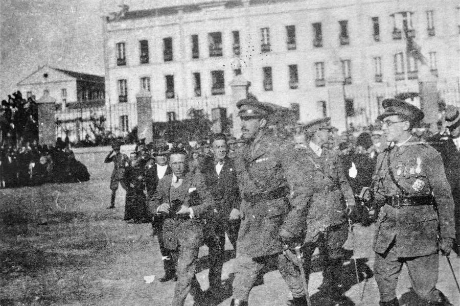 Año 1928, el rey Alfonso XIII visita el Cuartel Infanta Isabel.