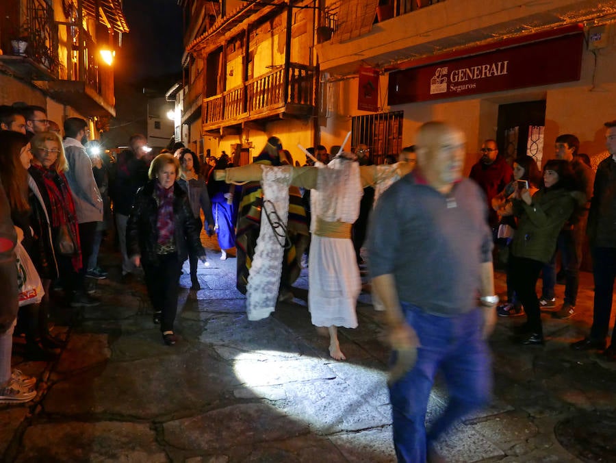 Fotos: Así vivieron los empalaos la madrugada de este Viernes Santo