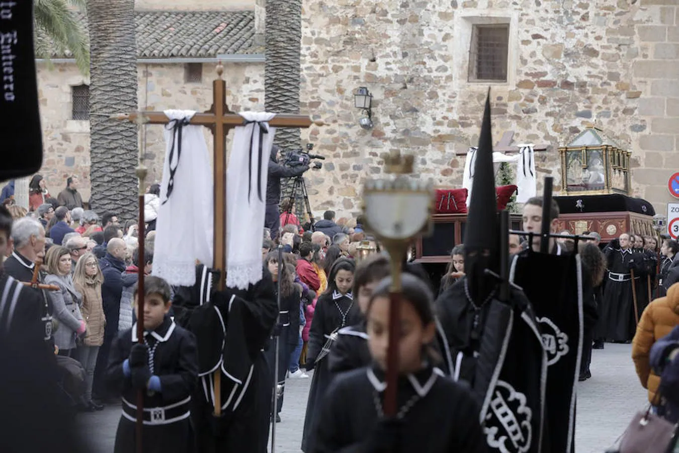 Fotos: Viernes Santo en Cáceres: Procesión del Santo Entierro