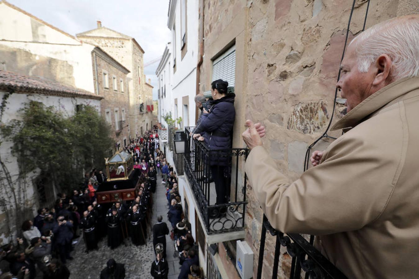 Fotos: Viernes Santo en Cáceres: Procesión del Santo Entierro