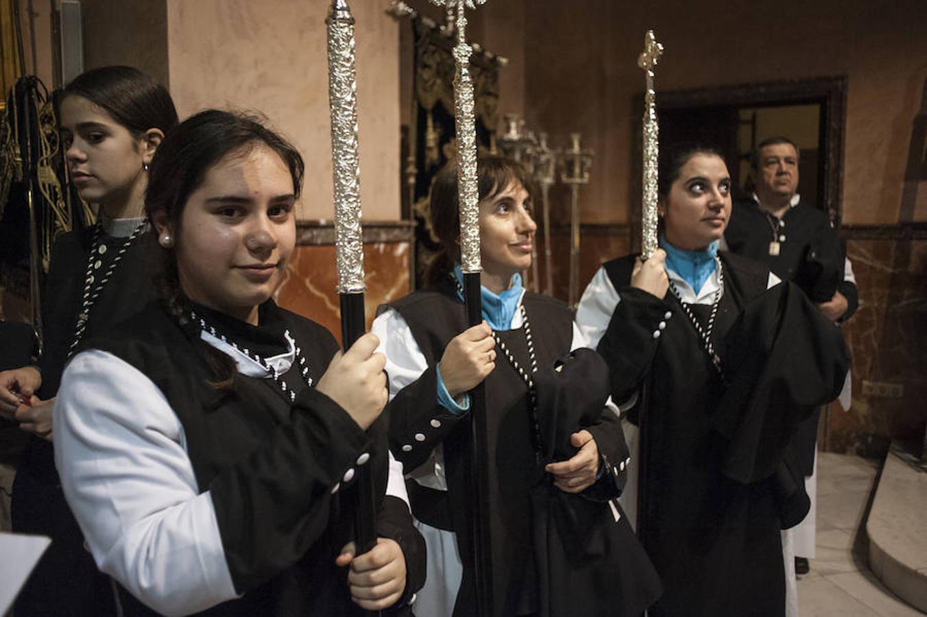 Fotos: Viernes Santo en Badajoz: La Patrona no pudo desfilar al suspenderse la procesión del rosario
